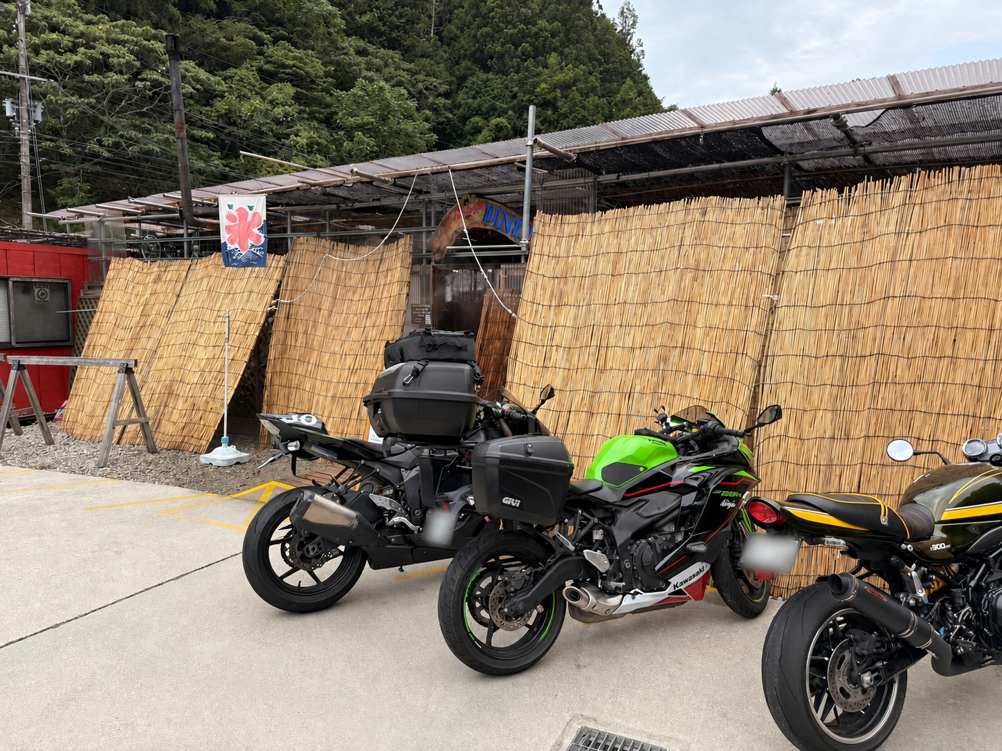 モトダイナーに停めたバイク